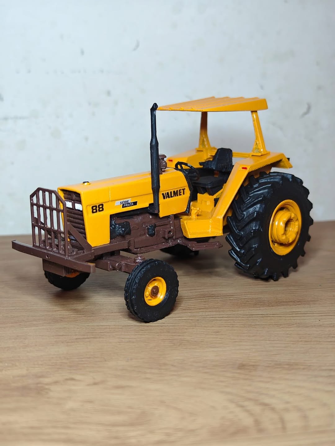 Miniatura Valmet 88 (Controle Remoto) – Escala 1/14