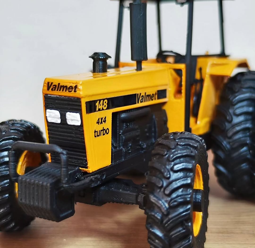 Miniatura Valmet 148 4x4 Turbo (Controle Remoto) – Escala 1/14