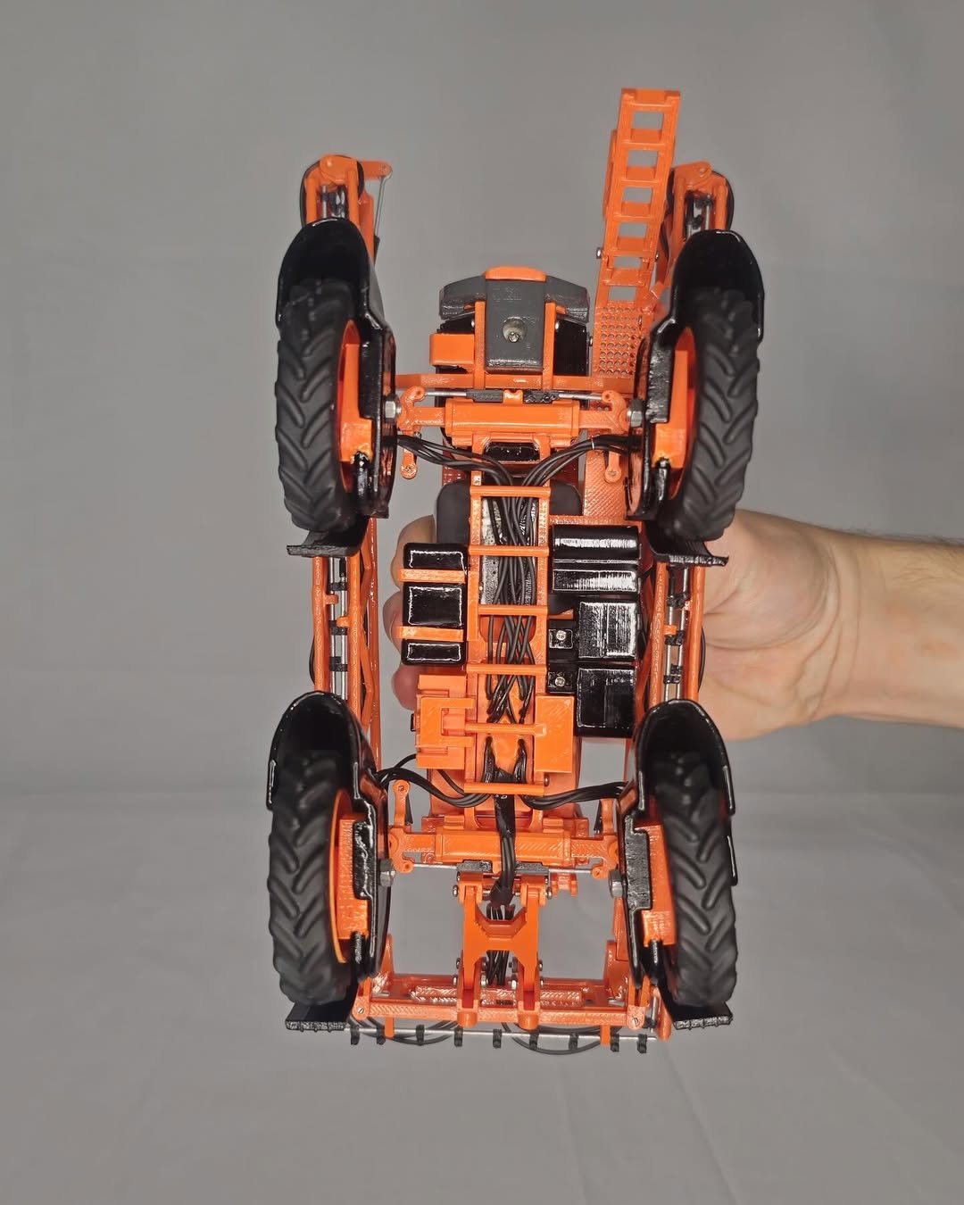 Miniatura do Pulverizador Jacto Uniport 3030 3030 – Escala 1/32 (Controle Remoto)