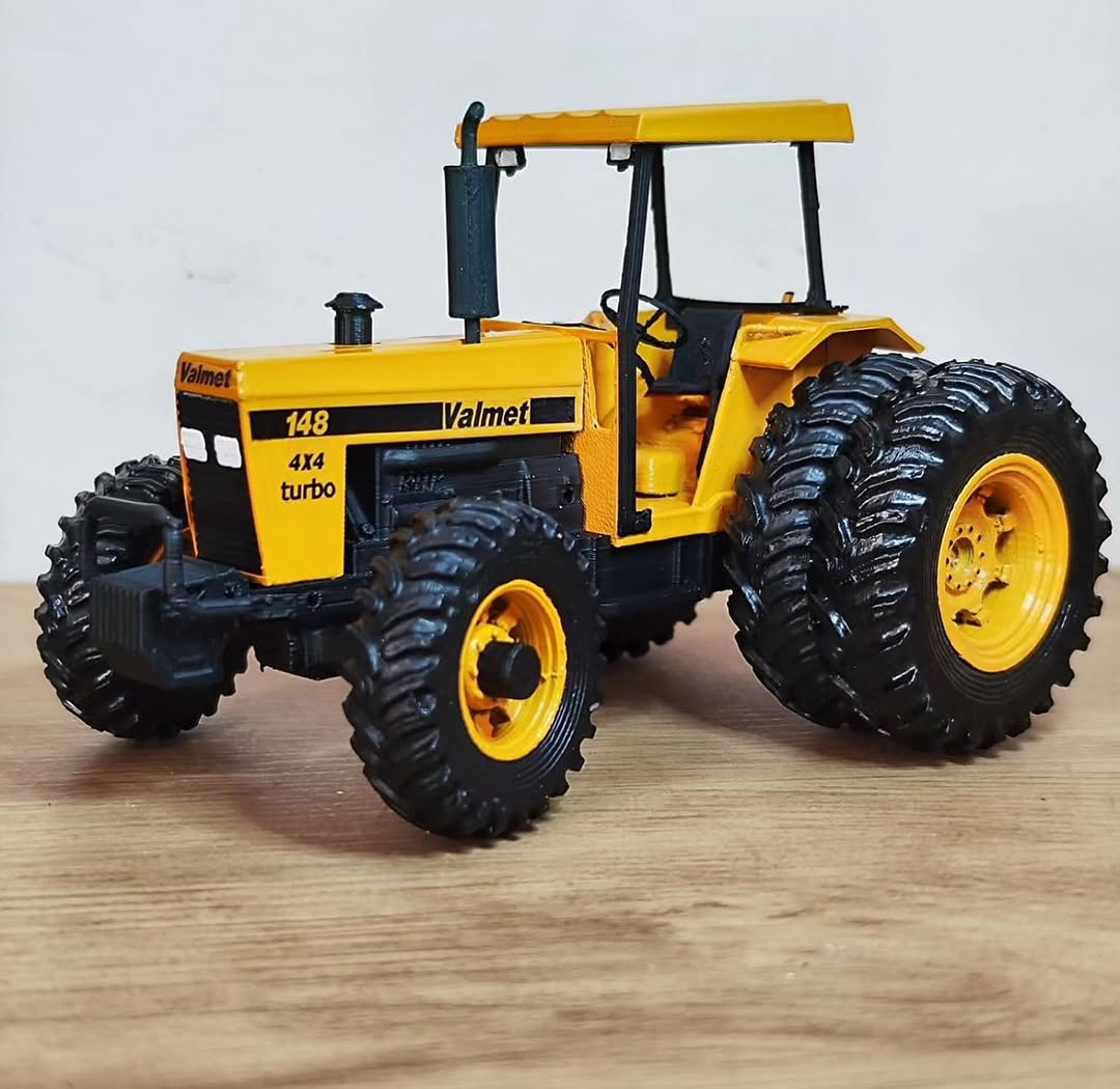 Miniatura Valmet 148 4x4 Turbo (Controle Remoto) – Escala 1/14